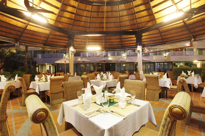 Imagen del bar/restaurante del Hotel Palmyra Patong Resort - Sha Extra Plus. Foto 1