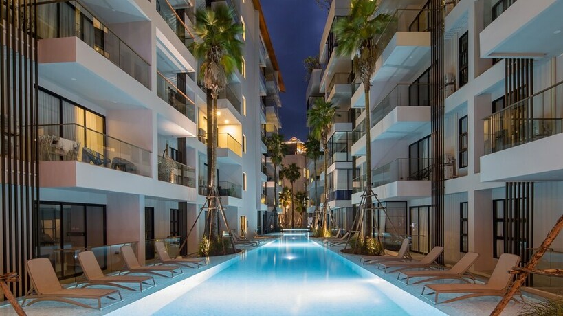 Imagen de la piscina del Hotel Palmyrah Surin Beach Residence. Foto 38