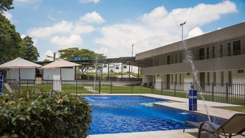 Imagen de la piscina del Hotel Palo Grande CF Pereira. Foto 20