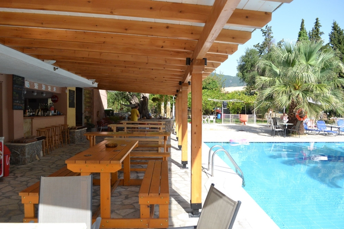 Imagen de la piscina del Hotel Paloma Blanca. Foto 11