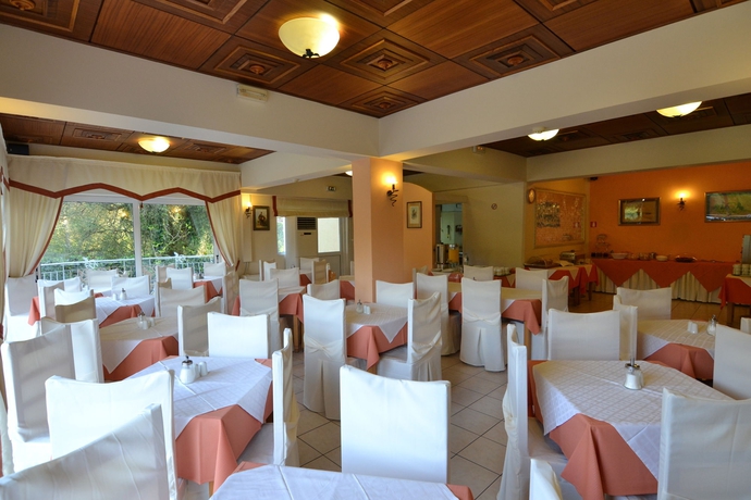 Imagen del bar/restaurante del Hotel Paloma Blanca. Foto 4