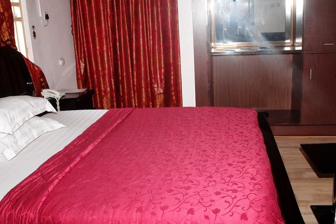 Imagen de la habitación del Hotel Palomas. Foto 16