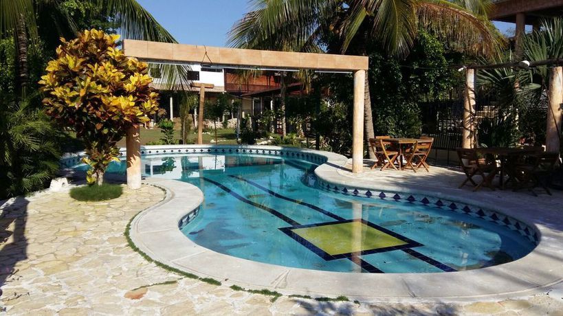 Imagen de la piscina del Hotel Palomino Ranch. Foto 7