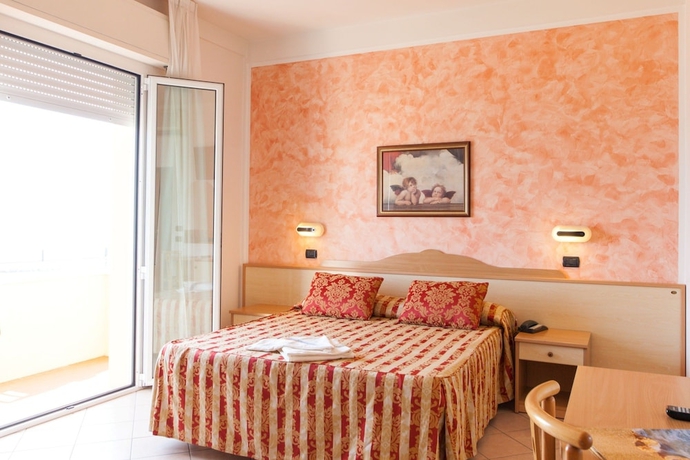 Imagen de la habitación del Hotel Palos. Foto 6