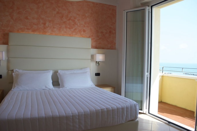 Imagen de la habitación del Hotel Palos. Foto 7