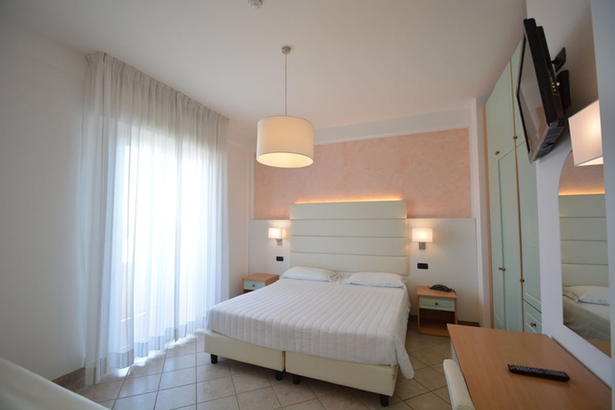 Imagen de la habitación del Hotel Palos. Foto 8
