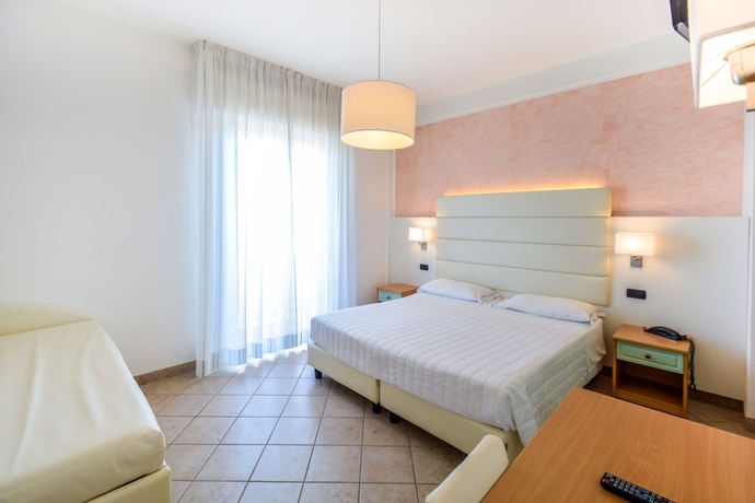 Imagen de la habitación del Hotel Palos. Foto 9