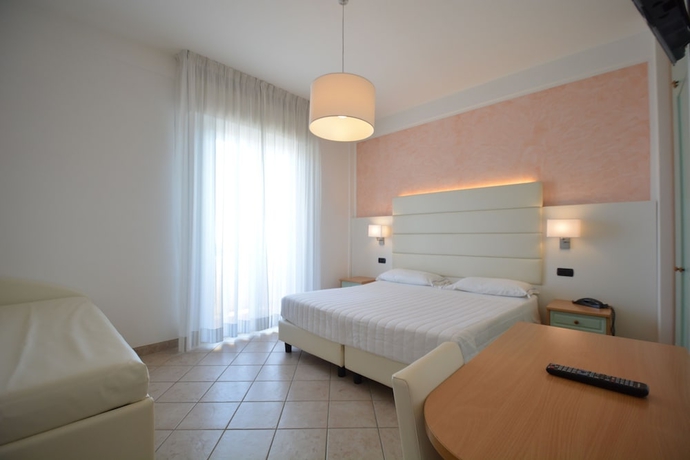 Imagen de la habitación del Hotel Palos. Foto 10