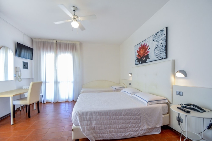Imagen de la habitación del Hotel Palos. Foto 15