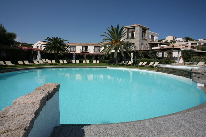 Imagen de la piscina del Hotel Palumbalza Porto Rotondo. Foto 12