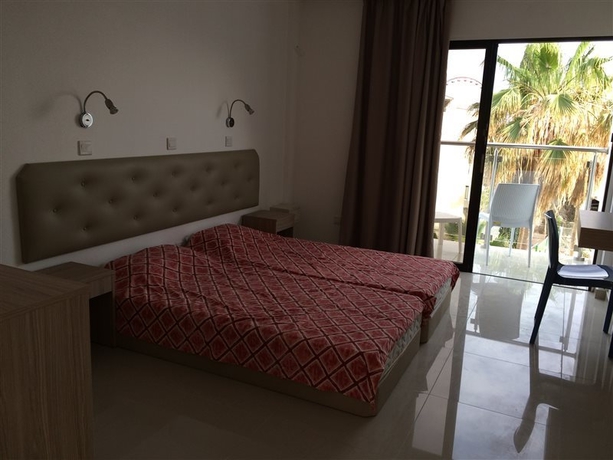 Imagen general del Hotel Pambos Napa Rocks - Adults Only. Foto 3