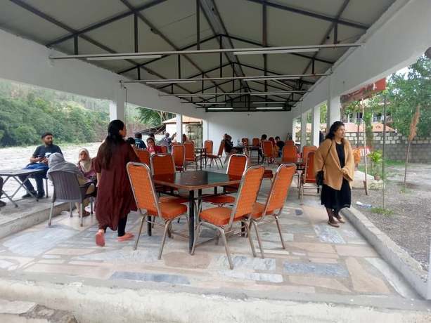 Imagen del bar/restaurante del Hotel Pameer Continental and Restaurant. Foto 4