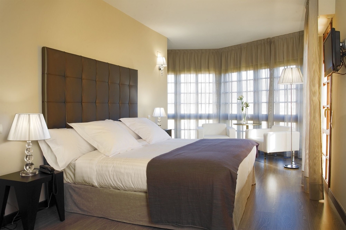 Imagen de la habitación del Hotel Pamplona Catedral. Foto 8