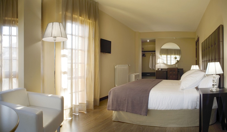 Imagen de la habitación del Hotel Pamplona Catedral. Foto 10