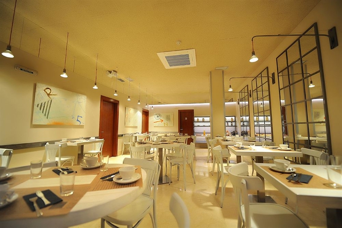 Imagen del bar/restaurante del Hotel Pamplona Plaza. Foto 5