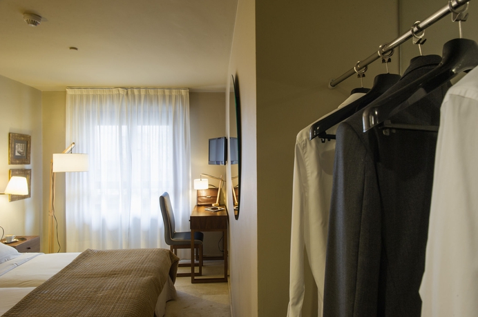 Imagen de la habitación del Hotel Pamplona Plaza. Foto 11