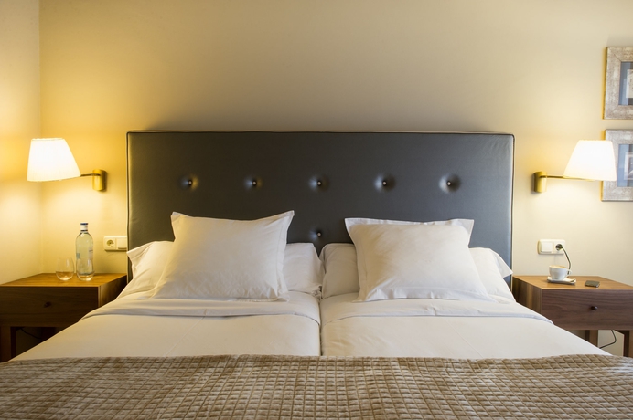 Imagen de la habitación del Hotel Pamplona Plaza. Foto 12