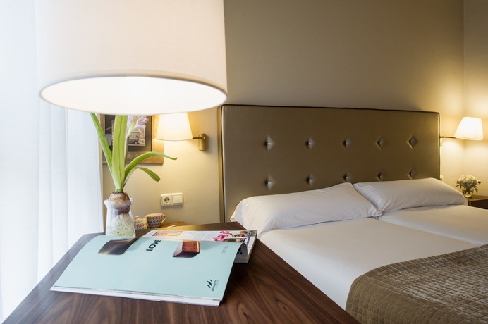 Imagen de la habitación del Hotel Pamplona Plaza. Foto 13