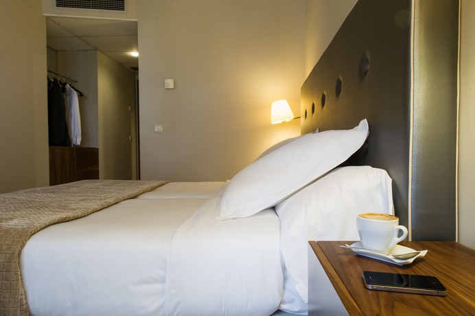 Imagen de la habitación del Hotel Pamplona Plaza. Foto 14