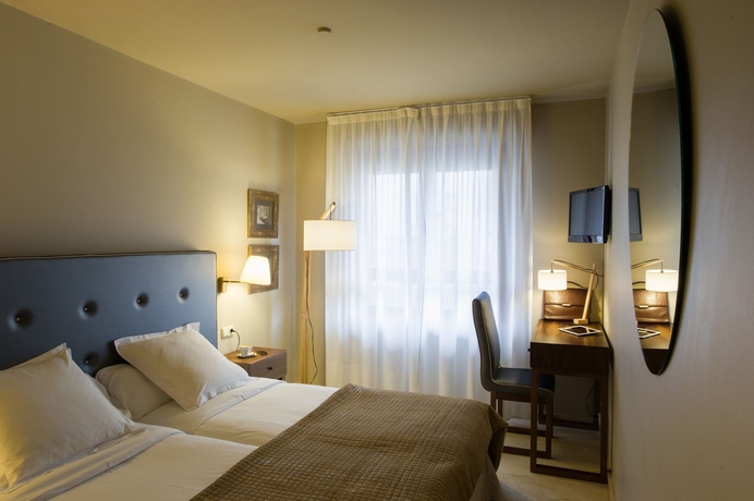 Imagen de la habitación del Hotel Pamplona Plaza. Foto 15