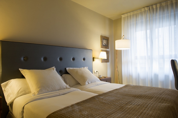 Imagen de la habitación del Hotel Pamplona Plaza. Foto 16