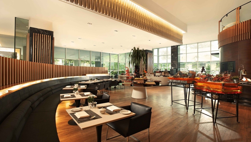 Imagen del bar/restaurante del Hotel Pan Pacific Orchard. Foto 4