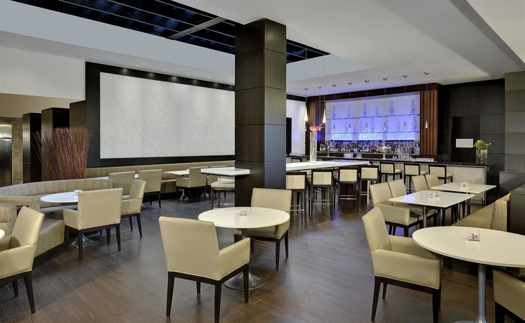 Imagen del bar/restaurante del Hotel Pan Pacific Toronto. Foto 4