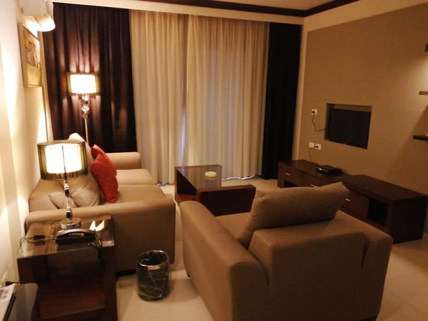 Imagen de la habitación del Hotel Panacea Suites. Foto 7
