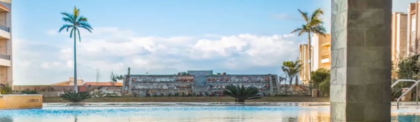 Imagen de la piscina del Hotel Panacea Suites. Foto 20