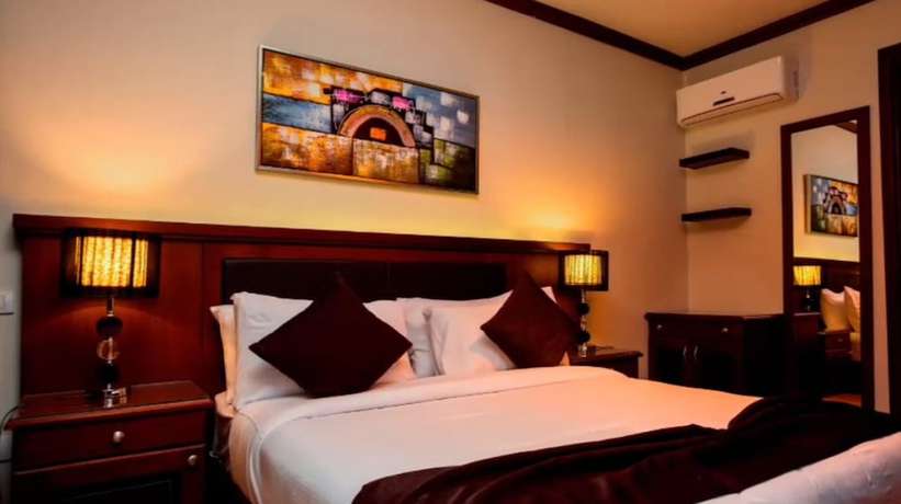 Imagen de la habitación del Hotel Panacea Suites. Foto 15