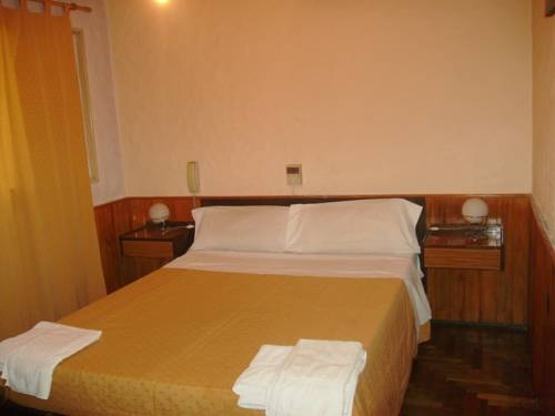 Imagen de la habitación del Hotel Panamericano Mendoza. Foto 15