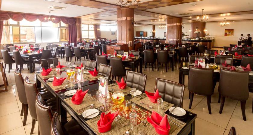 Imagen del bar/restaurante del Hotel Panari. Foto 3