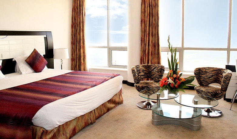 Imagen de la habitación del Hotel Panari. Foto 15