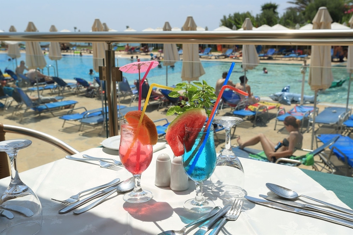 Imagen del bar/restaurante del Hotel Panas Holiday Village. Foto 2