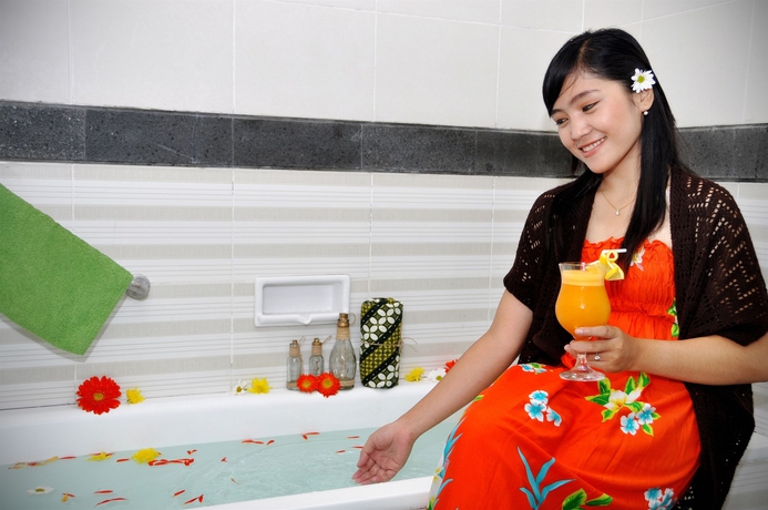 Imagen de la piscina del Hotel Pandanaran Semarang. Foto 16