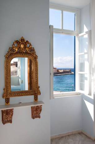 Imagen de la habitación del Hotel Pandora Suites. Foto 4