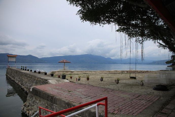 Imagen de los exteriores del Hotel Pandu Lakeside Tuktuk. Foto 14