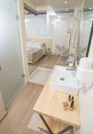 Imagen general del Hotel Panellinion Luxury Rooms. Foto 8
