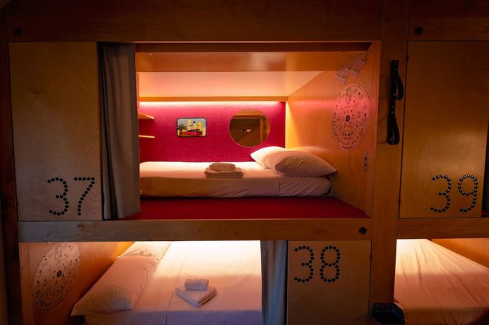 Imagen de la habitación del Hotel Pangea Pod. Foto 13