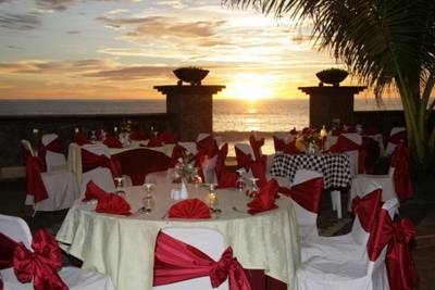 Imagen del bar/restaurante del Hotel Pangeran Beach. Foto 2