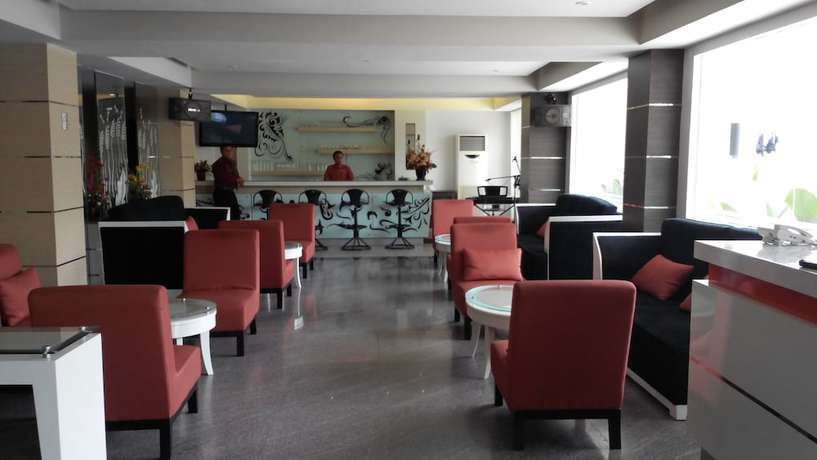 Imagen del bar/restaurante del Hotel Pangeran City. Foto 2
