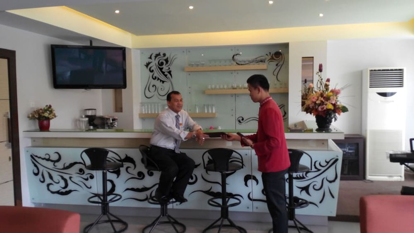 Imagen del bar/restaurante del Hotel Pangeran City. Foto 5