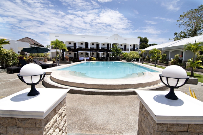 Imagen de la piscina del Hotel Panglao Regents Park Resort. Foto 8