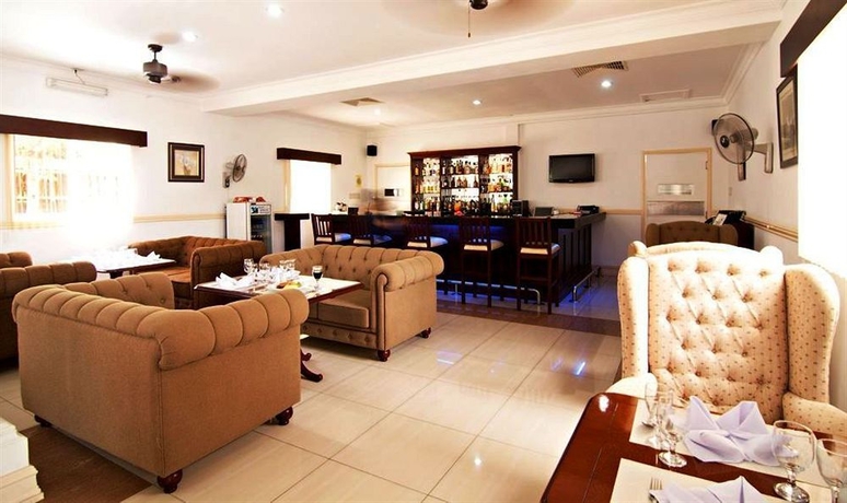 Imagen del bar/restaurante del Hotel Panglao Regents Park Resort. Foto 2