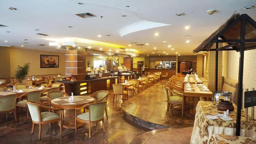 Imagen del bar/restaurante del Hotel Pangrango II. Foto 8