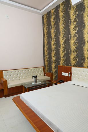 Imagen de la habitación del Hotel Panigrahan. Foto 14