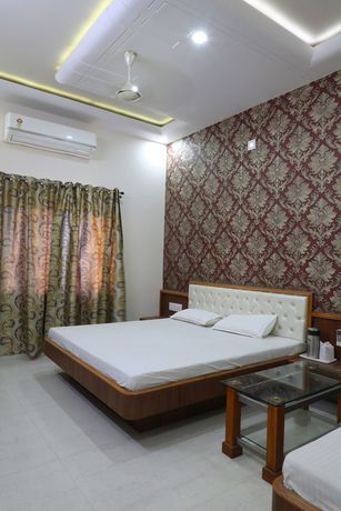 Imagen de la habitación del Hotel Panigrahan. Foto 17