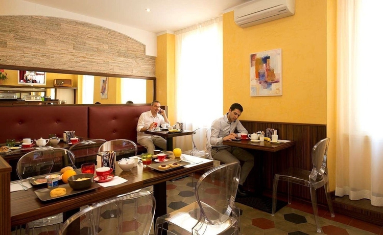 Imagen del bar/restaurante del Hotel Panizza. Foto 4