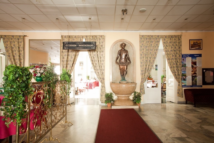 Imagen de los interiores del Hotel Pannonia. Foto 19