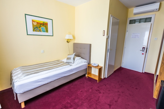 Imagen de la habitación del Hotel Pannonia. Foto 15